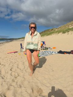 Helen Skelton feet photo 6