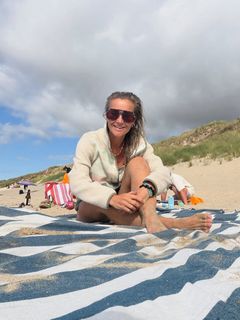 Helen Skelton feet photo 5
