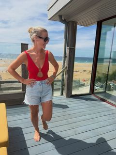 Helen Skelton feet photo 4