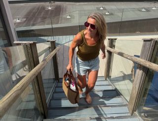 Helen Skelton feet photo 3