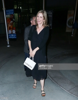 Helen Slater feet photo thumbnail