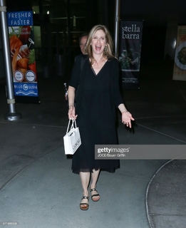 Helen Slater feet photo thumbnail