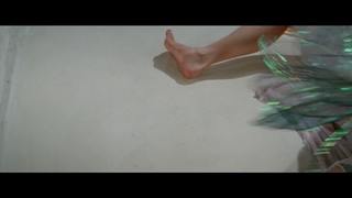 Helen Slater feet photo thumbnail