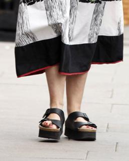 Helena Bonham Carter feet photo thumbnail