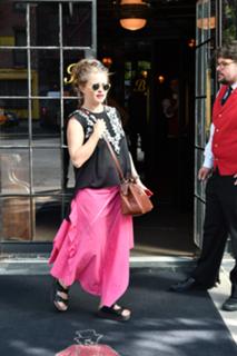 Helena Bonham Carter feet photo thumbnail