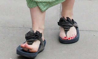 Helena Bonham Carter feet photo thumbnail