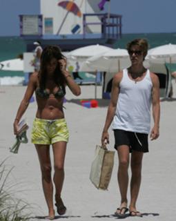 Helena Christensen feet photo thumbnail