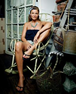 Helena Christensen feet photo thumbnail