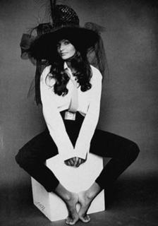 Helena Christensen feet photo thumbnail