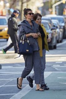 Helena Christensen feet photo thumbnail