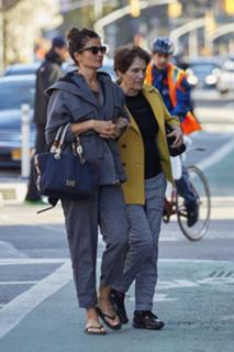 Helena Christensen feet photo thumbnail