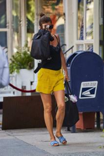 Helena Christensen feet photo thumbnail