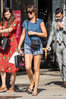 Helena Christensen feet photo thumbnail