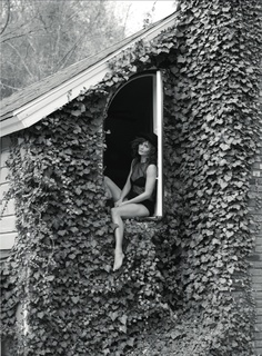 Helena Christensen feet photo thumbnail