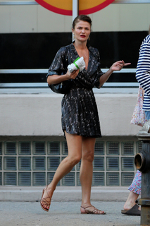 Helena Christensen feet photo thumbnail