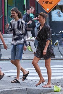 Helena Christensen feet photo thumbnail