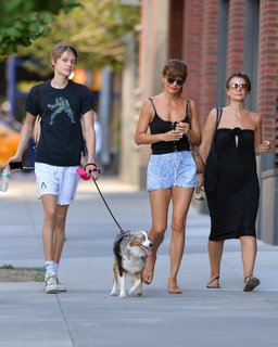 Helena Christensen feet photo thumbnail