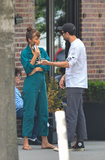 Helena Christensen feet photo thumbnail