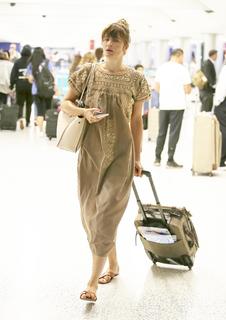 Helena Christensen feet photo thumbnail