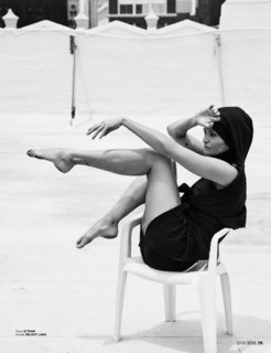 Helena Christensen feet photo thumbnail