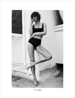 Helena Christensen feet photo thumbnail