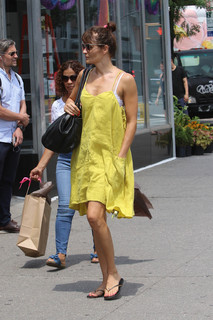 Helena Christensen feet photo thumbnail