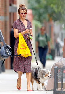 Helena Christensen feet photo thumbnail