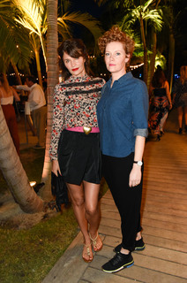 Helena Christensen feet photo thumbnail