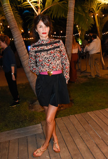 Helena Christensen feet photo thumbnail