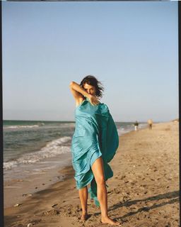 Helena Christensen feet photo thumbnail