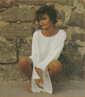 Helena Christensen feet photo thumbnail