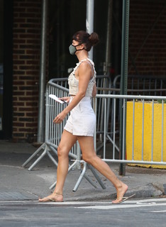 Helena Christensen feet photo thumbnail