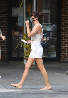 Helena Christensen feet photo thumbnail