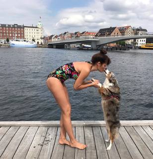 Helena Christensen feet photo thumbnail