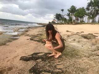 Helena Christensen feet photo thumbnail