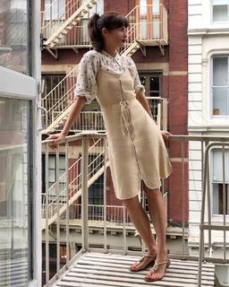 Helena Christensen feet photo thumbnail