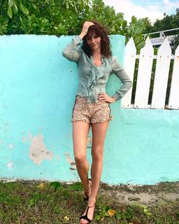 Helena Christensen feet photo thumbnail