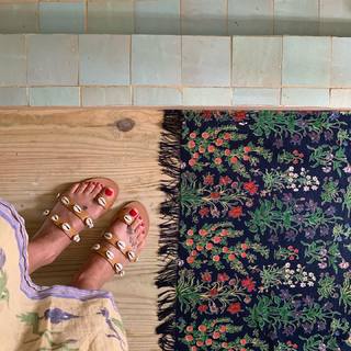 Helena Christensen feet photo thumbnail