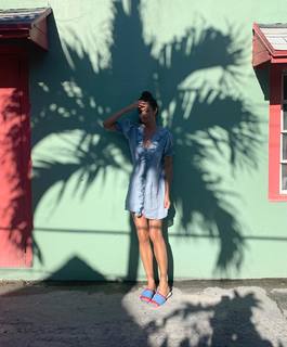 Helena Christensen feet photo thumbnail