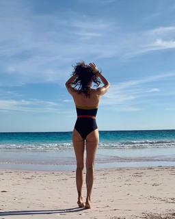 Helena Christensen feet photo thumbnail