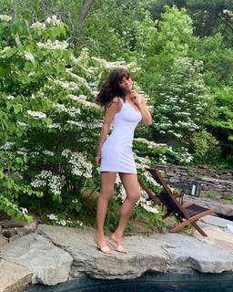 Helena Christensen feet photo thumbnail