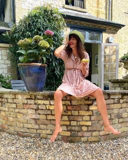 Helena Christensen feet photo thumbnail