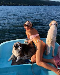 Helena Christensen feet photo thumbnail