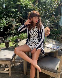 Helena Christensen feet photo thumbnail