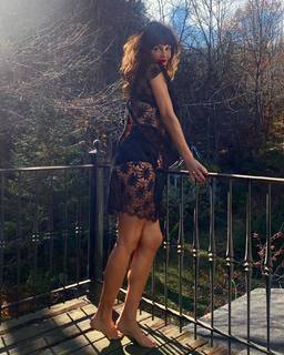 Helena Christensen feet photo thumbnail