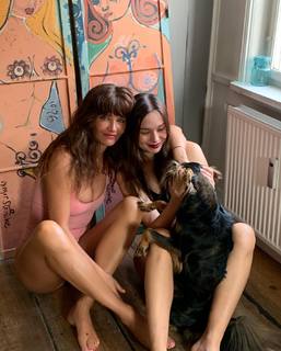 Helena Christensen feet photo thumbnail