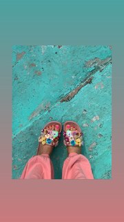 Helena Christensen feet photo thumbnail