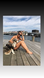 Helena Christensen feet photo thumbnail