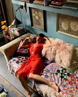 Helena Christensen feet photo thumbnail