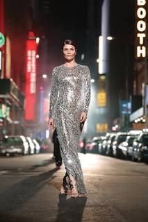 Helena Christensen feet photo thumbnail